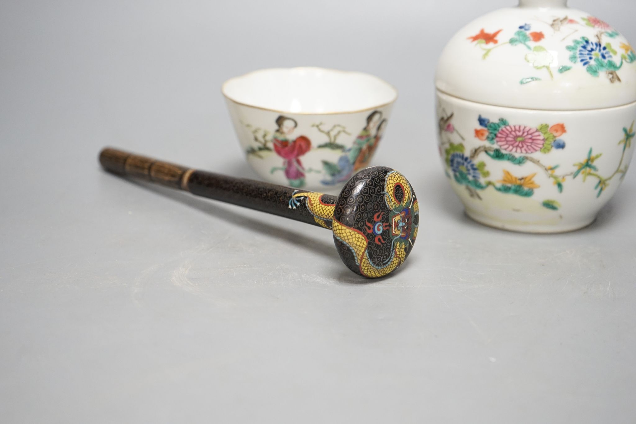 A Chinese famille rose chupu and a bowl, late 19th century, and a cloisonne parasol handle, 23cm long